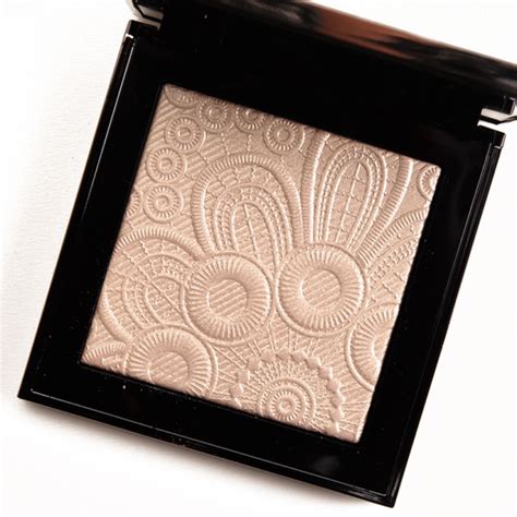 Burberry No. 02 Nude Gold Fresh Glow Highlighter Review